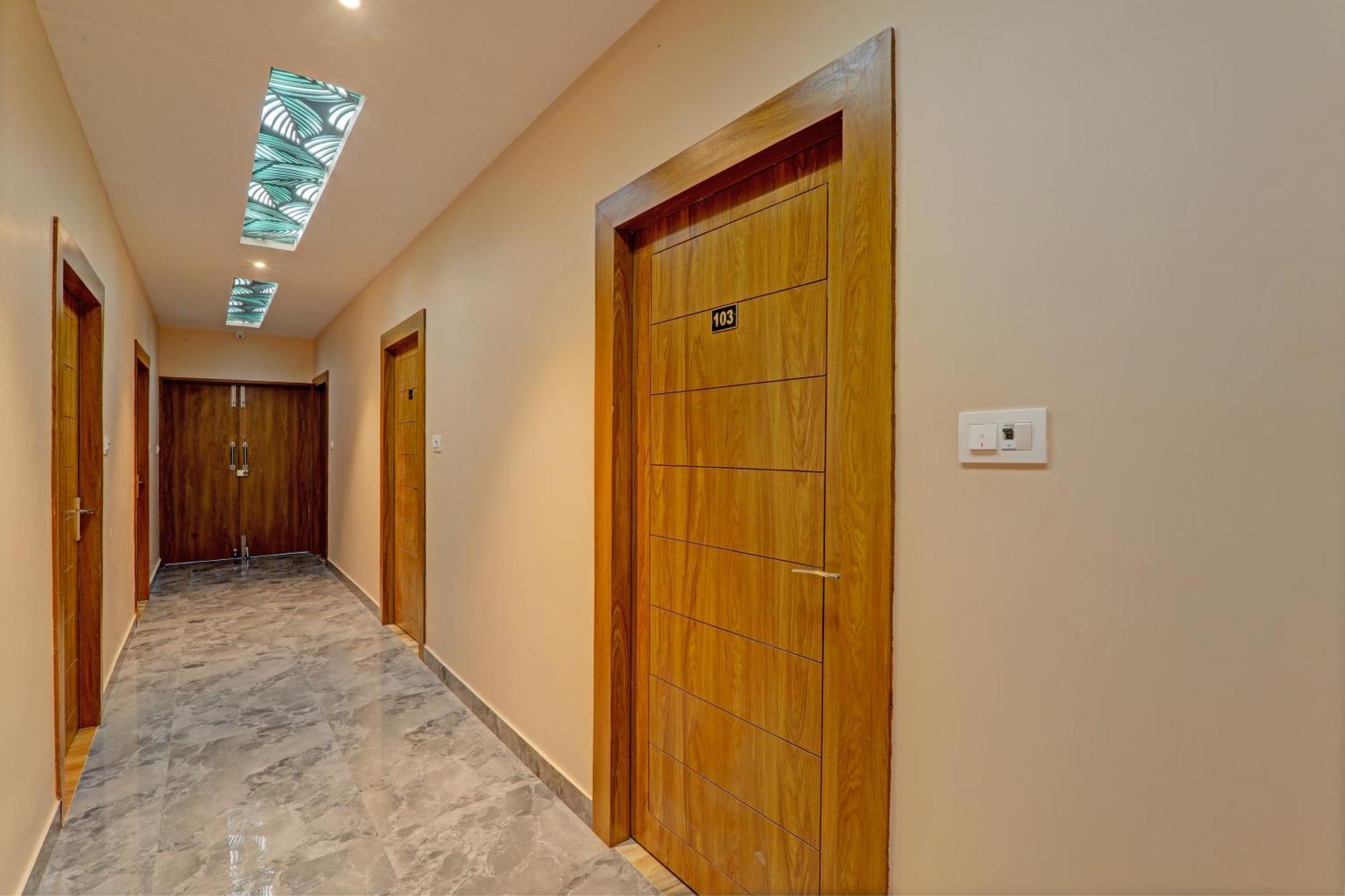 Hotel O Royal Regency Palace Горакпур Екстериор снимка