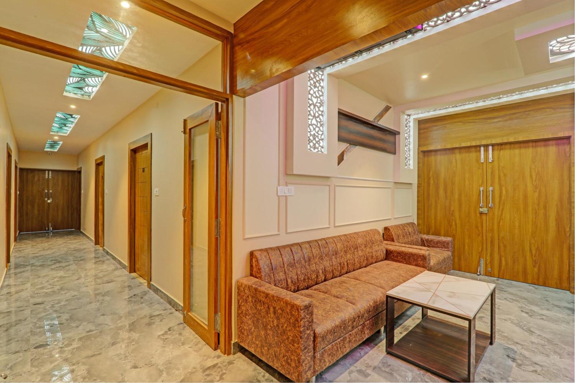 Hotel O Royal Regency Palace Горакпур Екстериор снимка